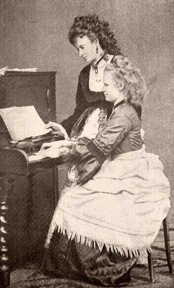 Josefina and Anna Cermak